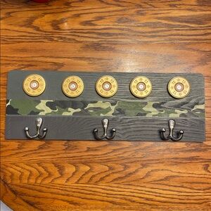 Camouflage Wall Hook Rack with Bullet Design